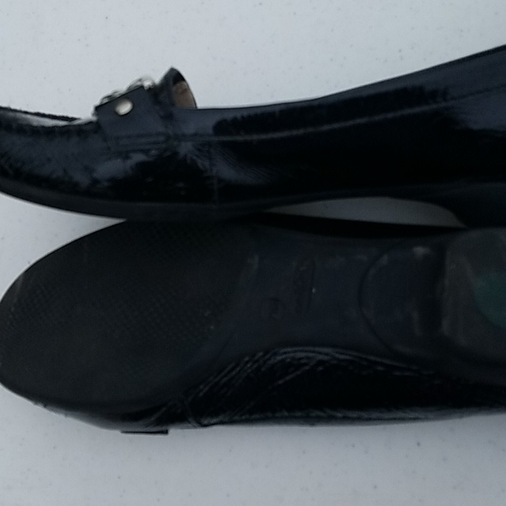 Shoes - Picture 6 of 8